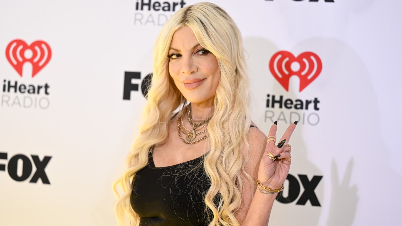 Tori Spelling Makes Strange Bathroom Admission - Reality Tea