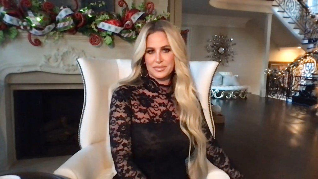 Kim Zolciak teases flirtation with Chet Hanks on Surreal Life.