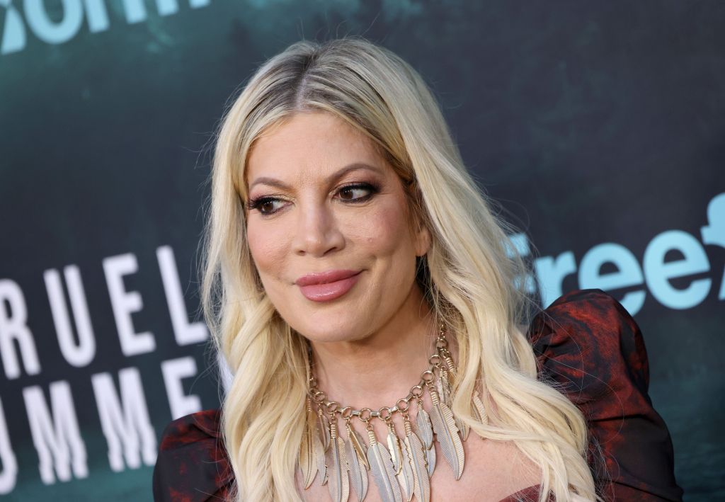 Tori Spelling admits to being too lazy to help her kids.