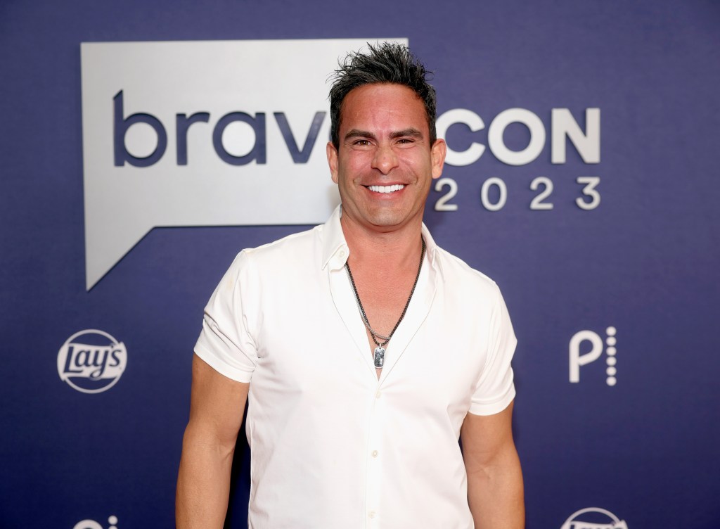 Luis Ruelas at BravoCon 2023 for some reason.