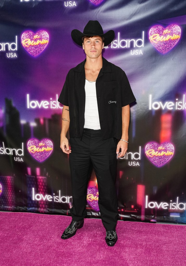 Rob Rausch's Love Island USA look was... a choice. 