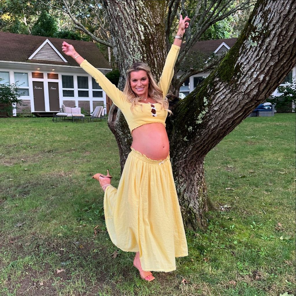 Lindsay Hubbard in a yellow dress showing off her baby bump 