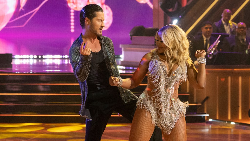 Dancing with the Stars Season 33, Episode 1