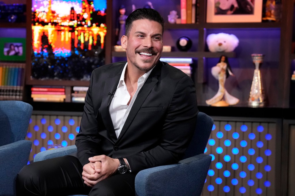 The Valley cast heads to Hawaii without Jax Taylor.