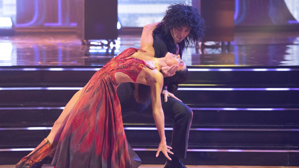 Dancing with the Stars Season 33, Episode 4