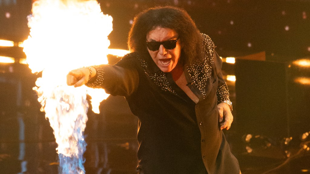 Gene Simmons showing how out of touch he is on DWTS. 