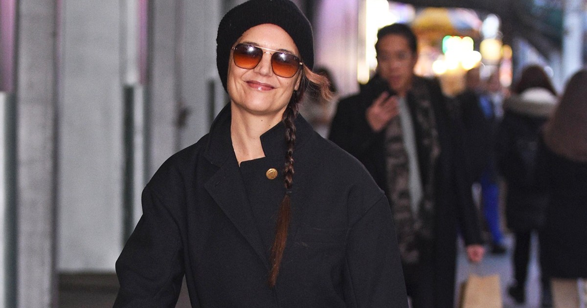 Katie Holmes’ Statement Belt Adds a Twist to Her Classic Winter Look