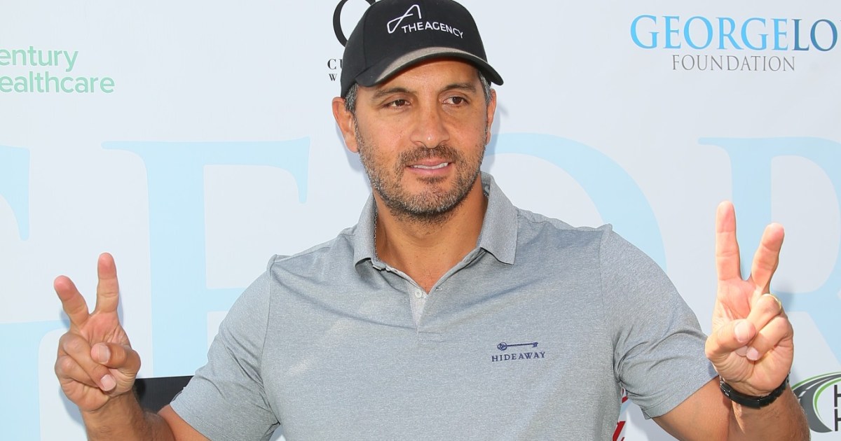 Mauricio Umansky Spotted Chatting With Model Eryl Masters in Aspen